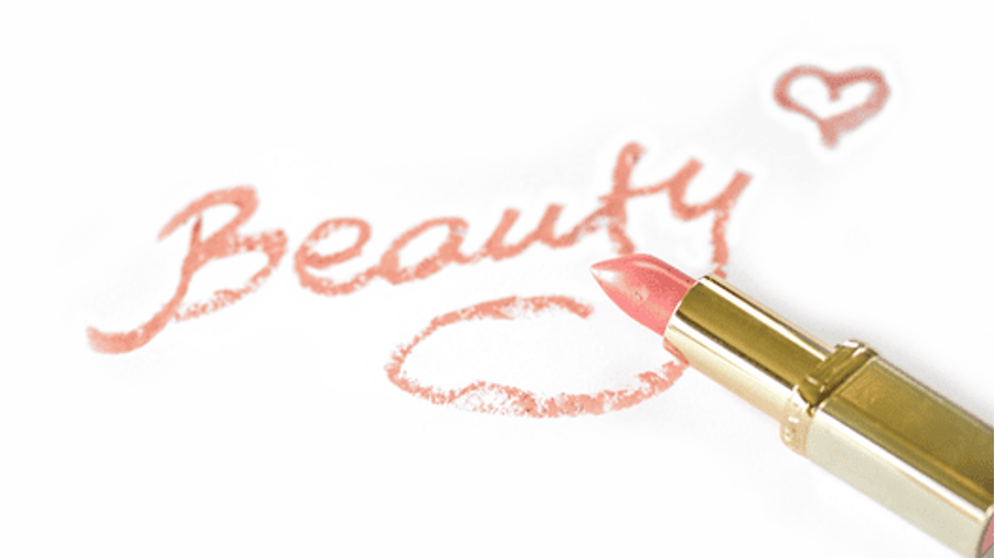 [alt=口紅で書かれた「Beauty」の文字。]